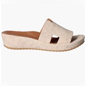 L'Amour Des Pieds Catiana Natural Cork Platform Sandal in Whitewash
Size 7